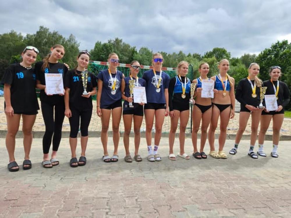 SIATKARKI PLAŻOWE CZWARTE W WOJEWÓDZTWIE